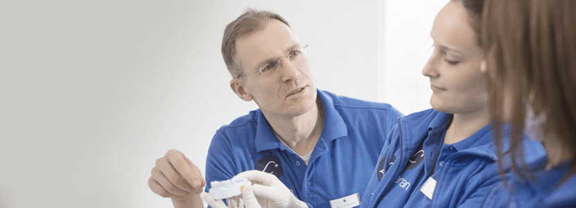 Zahnarzt und Assistenten